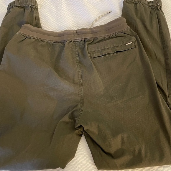 Vuori Rip stop traveler jogger in Olive Green Small - Picture 3 of 8